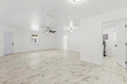 House in Leesburg, Florida 3 bedrooms, 189.71 sq.m. № 1914941 - photo 17