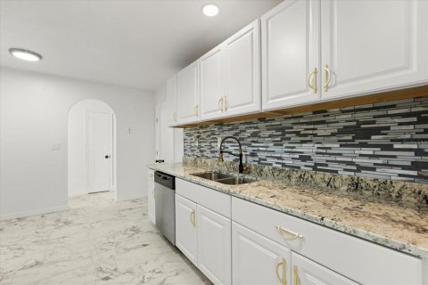 House in Leesburg, Florida 3 bedrooms, 189.71 sq.m. № 1914941 - photo 9