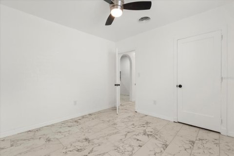 House in Leesburg, Florida 3 bedrooms, 189.71 sq.m. № 1914941 - photo 26