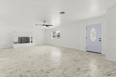 House in Leesburg, Florida 3 bedrooms, 189.71 sq.m. № 1914941 - photo 5