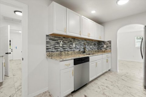 House in Leesburg, Florida 3 bedrooms, 189.71 sq.m. № 1914941 - photo 7