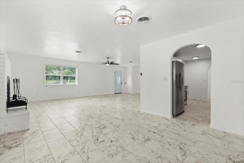 House in Leesburg, Florida 3 bedrooms, 189.71 sq.m. № 1914941 - photo 4