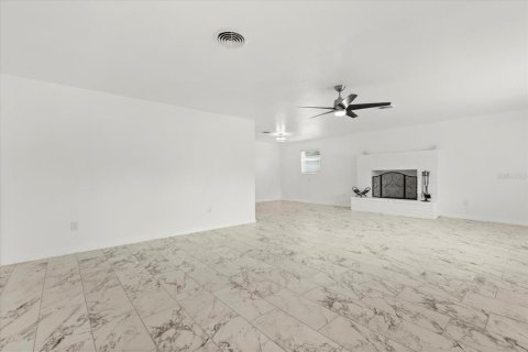 House in Leesburg, Florida 3 bedrooms, 189.71 sq.m. № 1914941 - photo 10
