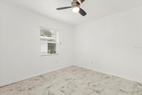 House in Leesburg, Florida 3 bedrooms, 189.71 sq.m. № 1914941 - photo 25
