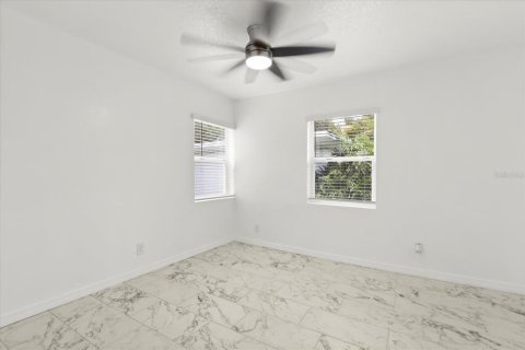 House in Leesburg, Florida 3 bedrooms, 189.71 sq.m. № 1914941 - photo 14