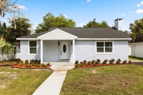 House in Leesburg, Florida 3 bedrooms, 189.71 sq.m. № 1914941 - photo 1