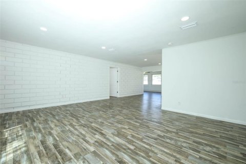 Villa ou maison à vendre à DeBary, Floride: 3 chambres, 165.92 m2 № 2402925 - photo 8