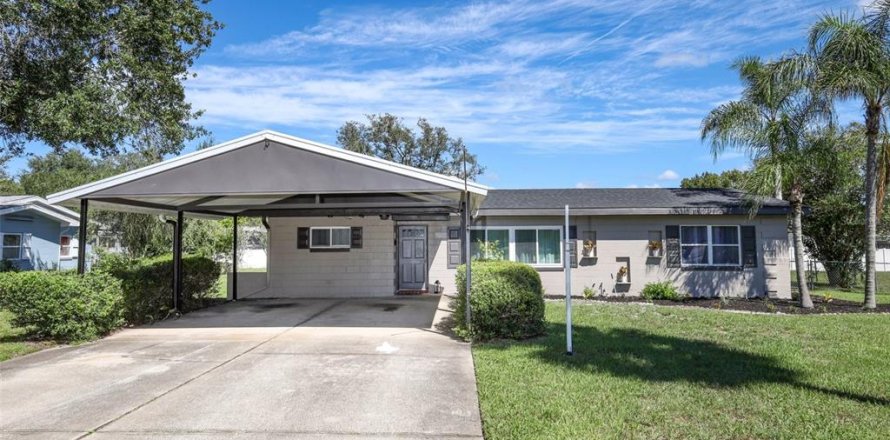 Villa ou maison à DeBary, Floride 3 chambres, 165.92 m2 № 2402925