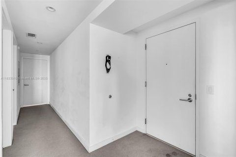 Condo in Miami, Florida, 2 bedrooms  № 1816444 - photo 11