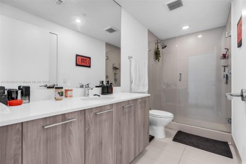 Condo in Miami, Florida, 2 bedrooms  № 1816444 - photo 13