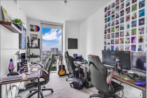 Condo in Miami, Florida, 2 bedrooms  № 1816444 - photo 12