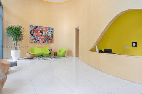 Condo in Miami, Florida, 2 bedrooms  № 1816444 - photo 3