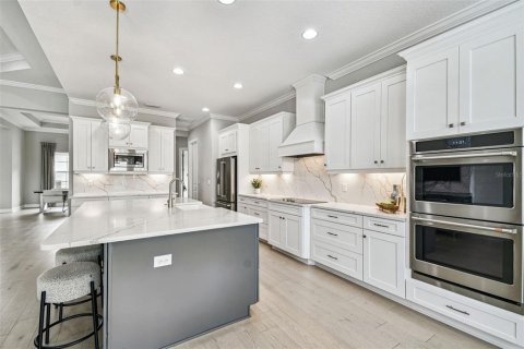 House in Tampa, Florida 4 bedrooms, 385.92 sq.m. № 2113858 - photo 19