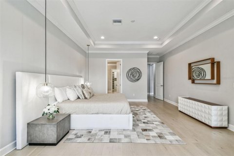 House in Tampa, Florida 4 bedrooms, 385.92 sq.m. № 2113858 - photo 5