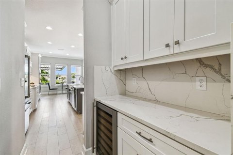 House in Tampa, Florida 4 bedrooms, 385.92 sq.m. № 2113858 - photo 20