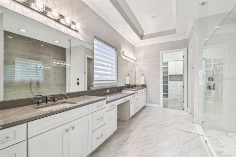 House in Tampa, Florida 4 bedrooms, 385.92 sq.m. № 2113858 - photo 27