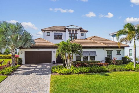 House in Tampa, Florida 4 bedrooms, 385.92 sq.m. № 2113858