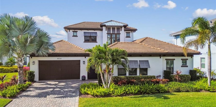 House in Tampa, Florida 4 bedrooms, 385.92 sq.m. № 2113858