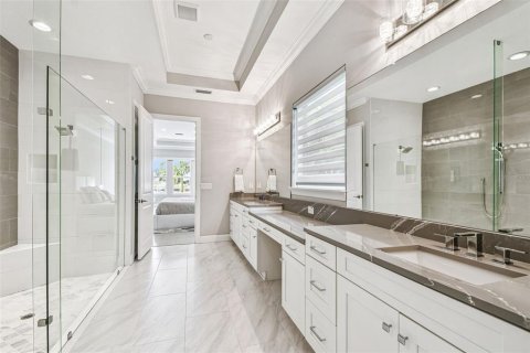 House in Tampa, Florida 4 bedrooms, 385.92 sq.m. № 2113858 - photo 28