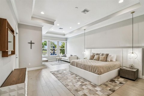 House in Tampa, Florida 4 bedrooms, 385.92 sq.m. № 2113858 - photo 24