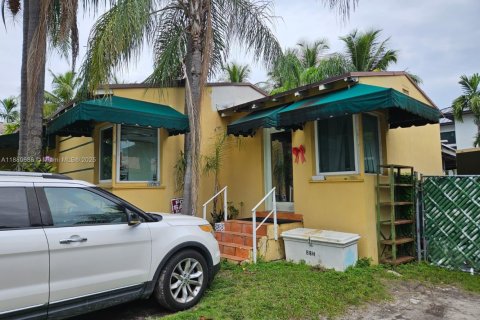 Villa ou maison à vendre à Miami, Floride: 3 chambres, 136.1 m2 № 1929305 - photo 2