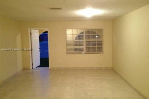 Villa ou maison à louer à Dania Beach, Floride: 3 chambres, 139.63 m2 № 1963335 - photo 3