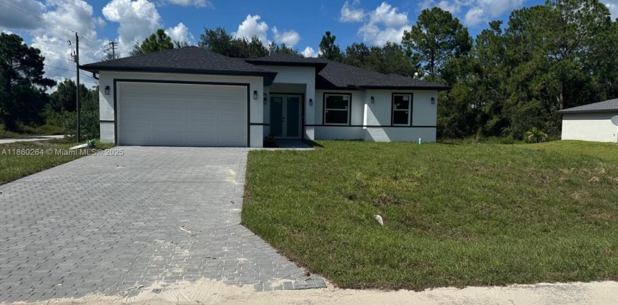 House in Lehigh Acres, Florida 4 bedrooms № 1889062