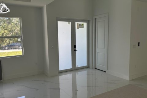 House in Lehigh Acres, Florida 4 bedrooms № 1889062 - photo 6