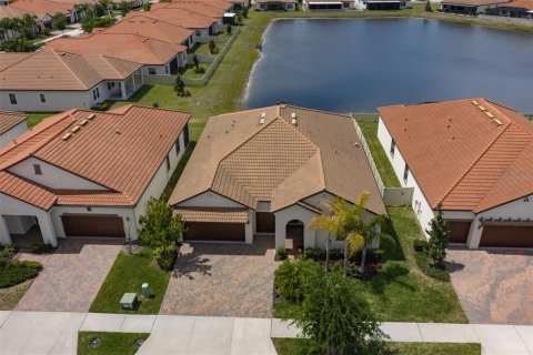 House in Wimauma, Florida 3 bedrooms, 219.53 sq.m. № 2221124