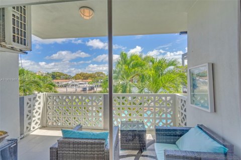 Copropriété à louer à North Miami, Floride: 1 chambre, 64.75 m2 № 1966097 - photo 4