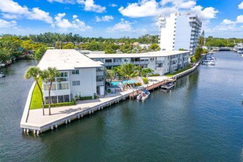 Copropriété à louer à North Miami, Floride: 1 chambre, 64.75 m2 № 1966097 - photo 2
