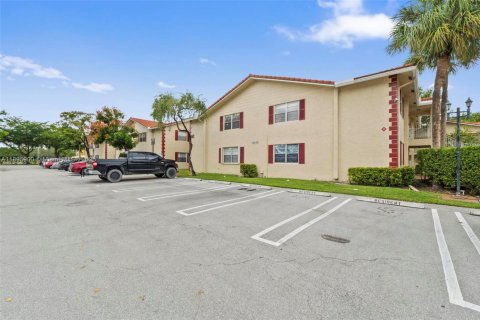 Condominio en venta en Coral Springs, Florida, 2 dormitorios, 68.47 m2 № 1950367 - foto 1
