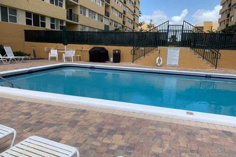 Copropriété à vendre à Hillsboro Beach, Floride: 2 chambres, 108.7 m2 № 2246037 - photo 29