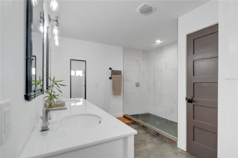 House in Orlando, Florida 4 bedrooms, 214.14 sq.m. № 1823068 - photo 17