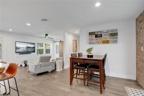 House in Orlando, Florida 4 bedrooms, 214.14 sq.m. № 1823068 - photo 13