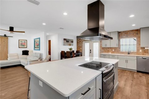 House in Orlando, Florida 4 bedrooms, 214.14 sq.m. № 1823068 - photo 10