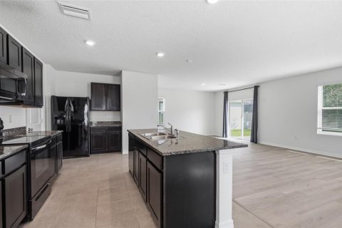 House in Wesley Chapel, Florida 4 bedrooms, 209.96 sq.m. № 2216888 - photo 7