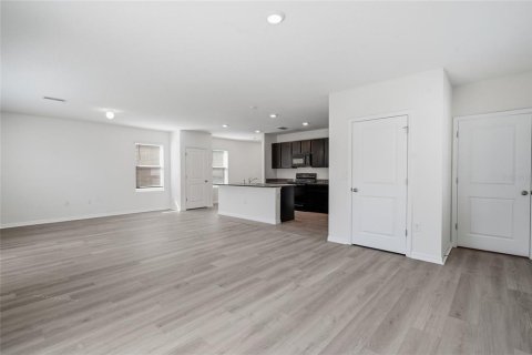 House in Wesley Chapel, Florida 4 bedrooms, 209.96 sq.m. № 2216888 - photo 13