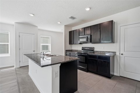 House in Wesley Chapel, Florida 4 bedrooms, 209.96 sq.m. № 2216888 - photo 9