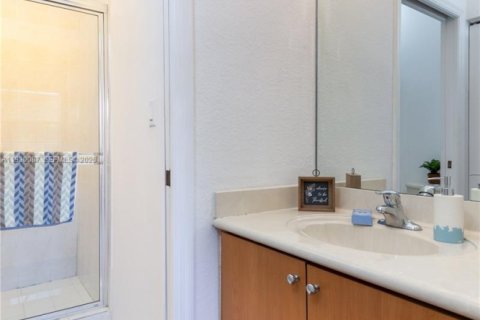 Снять в аренду таунхаус в Пемброк-Пайнс, Флорида 3 спальни, 129.69м2, № 1989088 - фото 14