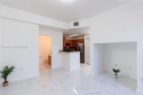 Снять в аренду таунхаус в Пемброк-Пайнс, Флорида 3 спальни, 129.69м2, № 1989088 - фото 7