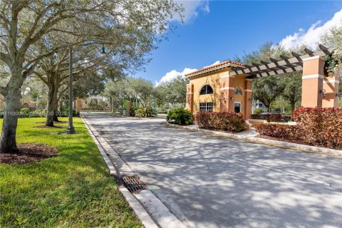 Снять в аренду таунхаус в Пемброк-Пайнс, Флорида 3 спальни, 129.69м2, № 1989088 - фото 21