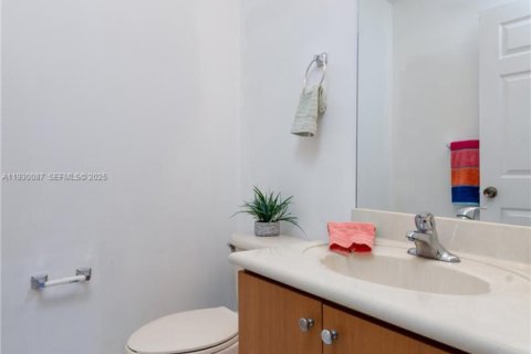 Снять в аренду таунхаус в Пемброк-Пайнс, Флорида 3 спальни, 129.69м2, № 1989088 - фото 9