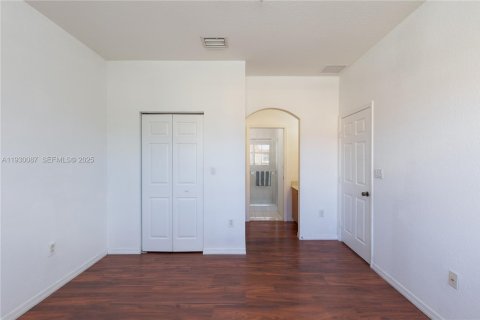 Снять в аренду таунхаус в Пемброк-Пайнс, Флорида 3 спальни, 129.69м2, № 1989088 - фото 10