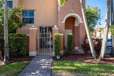 Снять в аренду таунхаус в Пемброк-Пайнс, Флорида 3 спальни, 129.69м2, № 1989088 - фото 30