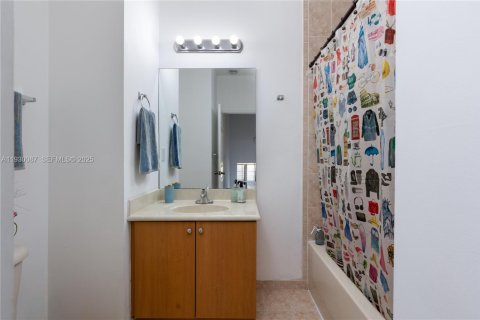 Снять в аренду таунхаус в Пемброк-Пайнс, Флорида 3 спальни, 129.69м2, № 1989088 - фото 20