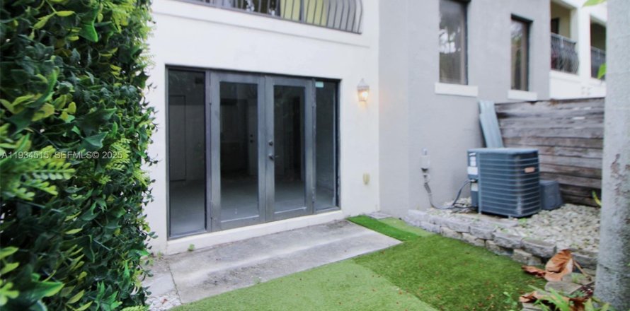 Таунхаус в Майами, Флорида 2 спальни, 132.39м2 № 1992583