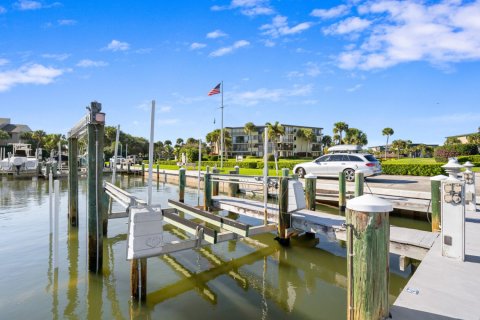 Condo in Vero Beach, Florida, 2 bedrooms  № 788663 - photo 1