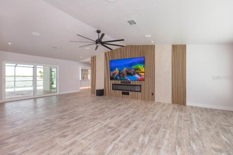 House in Largo, Florida 3 bedrooms, 185.9 sq.m. № 2198293 - photo 25