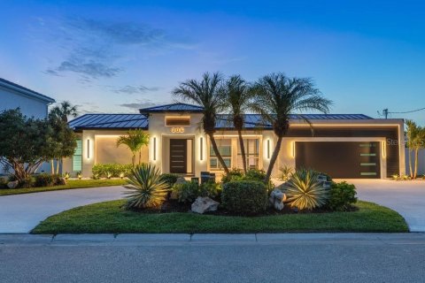 House in Largo, Florida 3 bedrooms, 185.9 sq.m. № 2198293